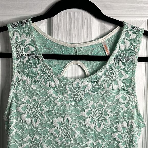 Renee C Mint Green Lace Ruffle Sleeveless Dress Size Large - Picture 3 of 9